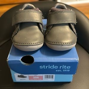 Stride Rite Grey walking shoes size 3months w/velcro strap